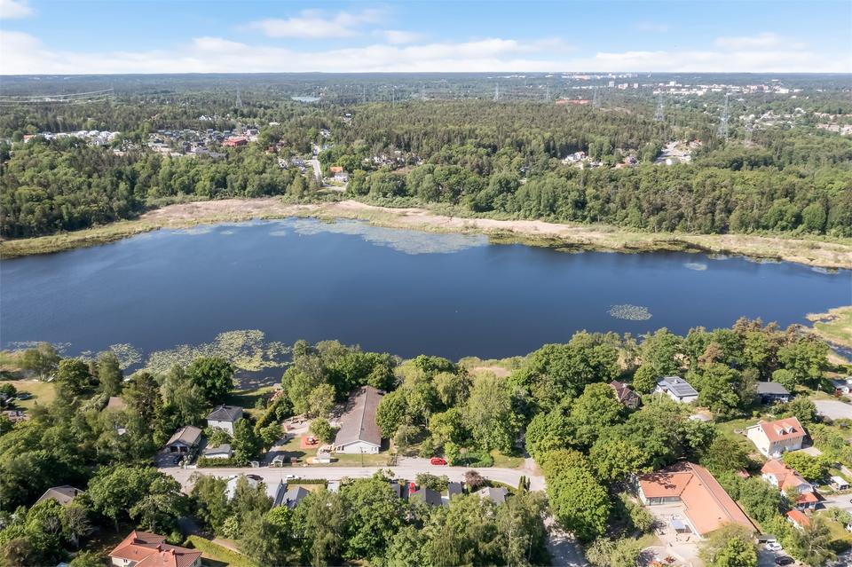 Villa snart till salu på Vildandsvägen 15, Fagersjö, Stockholm - Booli.se